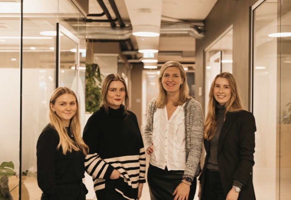 Tre nye: Anette Jamtvedt (nummer to fra høyre), er fornøyd med sine tre nyansettelser i Lise Lotte Monsen (f.v), Sara Voll og Anna Larsen.