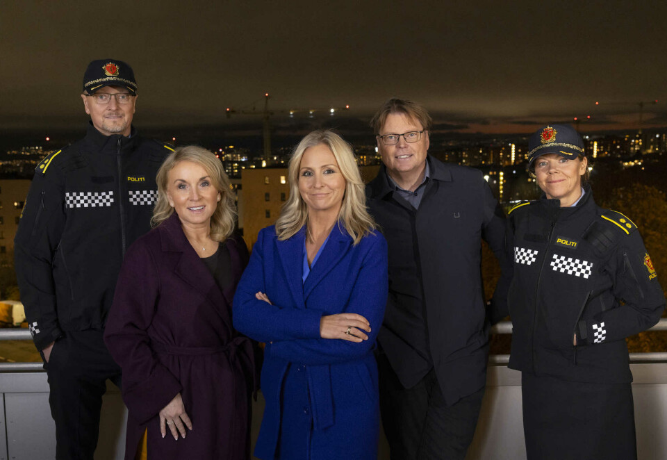 Ny programleder: Cathrine Fossum (i midten) har tatt over jobber som programleder for «Åsted Norge». Hun har med seg et ekspertpanel bestående av Ingrid Tveit, Tor Kallmyr, Jørn Lier Horst og Kristin Fagerheim Hammervik, samt redaksjonssjef for «Åsted Norge», Olav Rønneberg (ikke avbildet). Foto: Espen Solli/TV 2