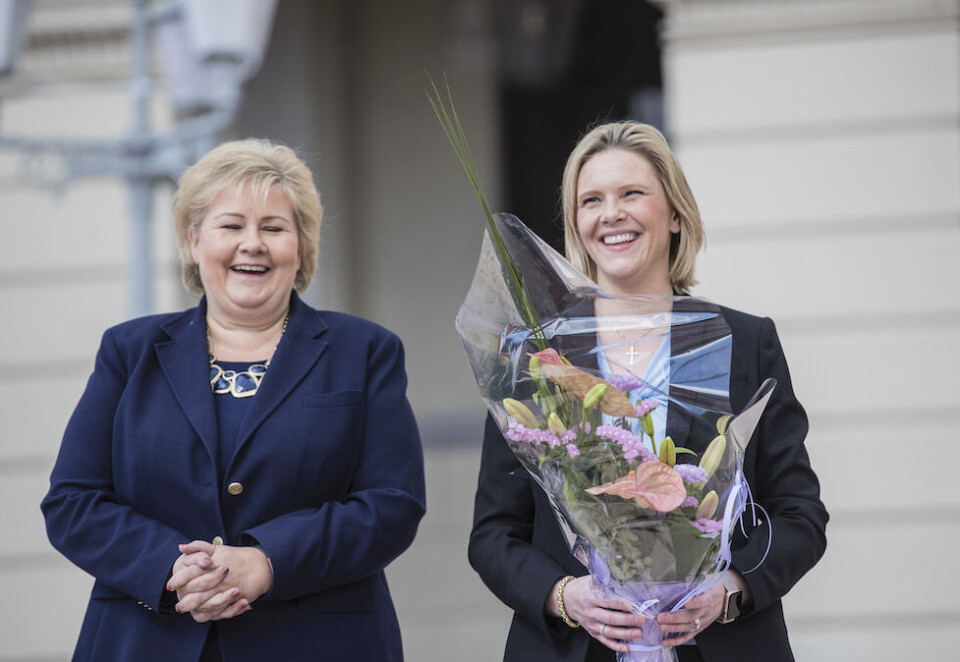 Styrer showet i sosiale medier: Erna Solberg og Sylvi Listhaug i 2019, da Frp satt i regjering og Listhaug ble presentert som ny eldre- og folkehelsesminister. Foto: Stian Lysberg Solum / NTB