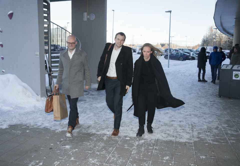Tett på makten: Her kan du se daværende KrF-rådgiver Stig-Øyvind Blystad flankere tidligere KrF-nestleder Kjell Ingolf Ropstad sammen med politisk rådgiver Jorunn Hallaråker før KrFs landsstyremøte i 2019. Foto: Terje Bendiksby / NTB