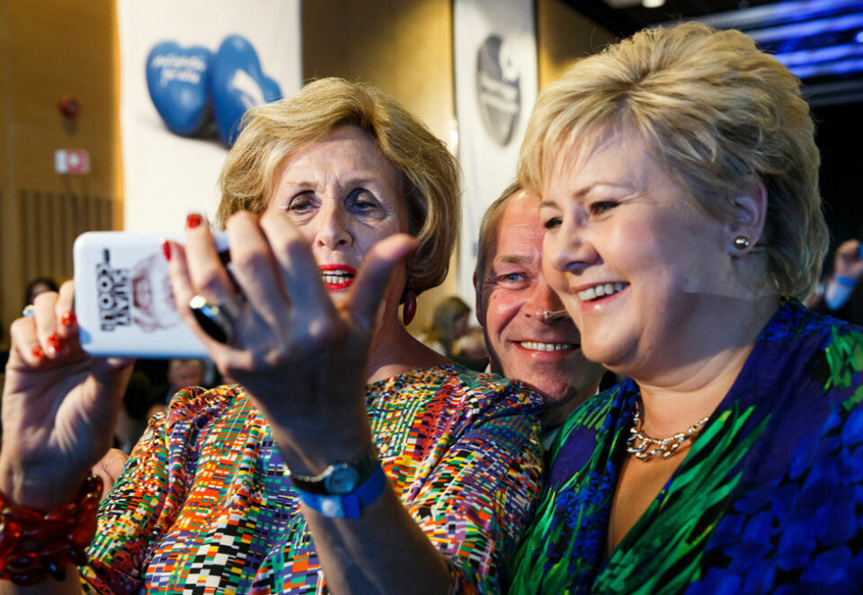 - Slutt på selfie med sjefenÅ ta selfie med sjefen er en av tingene man bør slutte med i 2016, mener Ida Jakcson. På bildet er statsminister Erna Solberg, kommunalminister Jan Tore Sanner og Bergens tidligere ordfører Trude Drevland. Foto: Heiko Junge / NTB scanpix