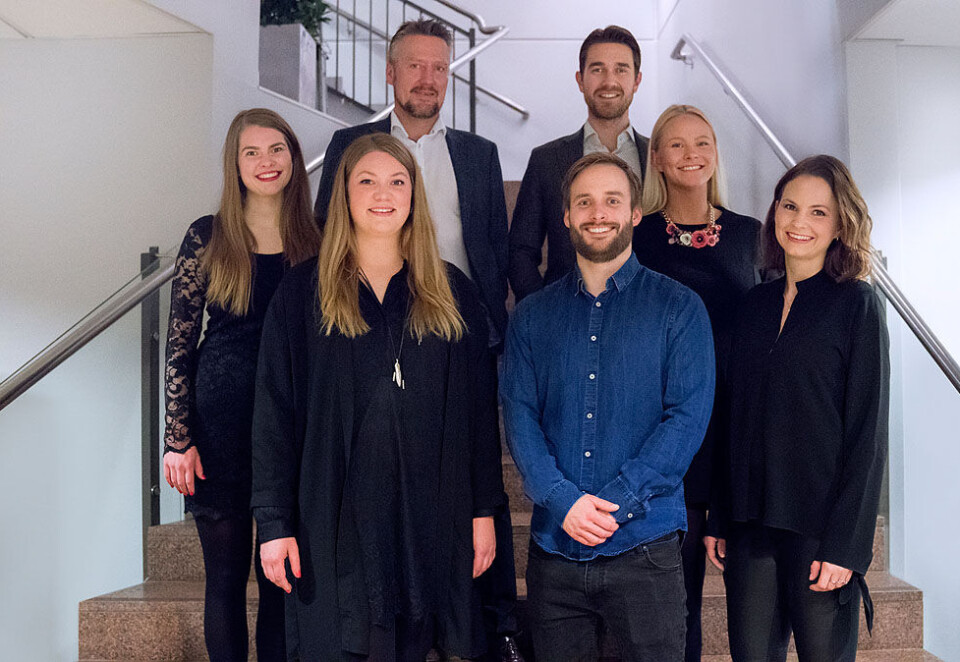 Blir stadig flere: Innholdssjef Svein Arne Haavik og daglig leder Jonas Ibsen Brynildsrud flankert av noen av selskapets nyrekrutteringer. Fra venstre: Nina Lorvik, Thea Hermansen, Trygve Tellefsen, Oda Louise Toven og Marianne Dønnum