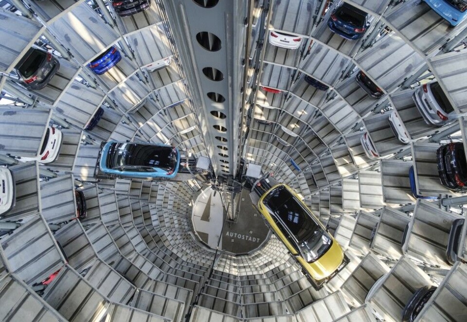 Får kjeft: Den tyske bilprodusenten kunngjorde nylig at bilmerket Volkswagen skal selges under navnet Voltswagen i det amerikanske markedet fremover. Det viste seg å være et PR-stunt for å skape blest om deres nye el-bil. Amerikanske journalister er ikke imponert. Foto: Ole Spata/dpa via AP