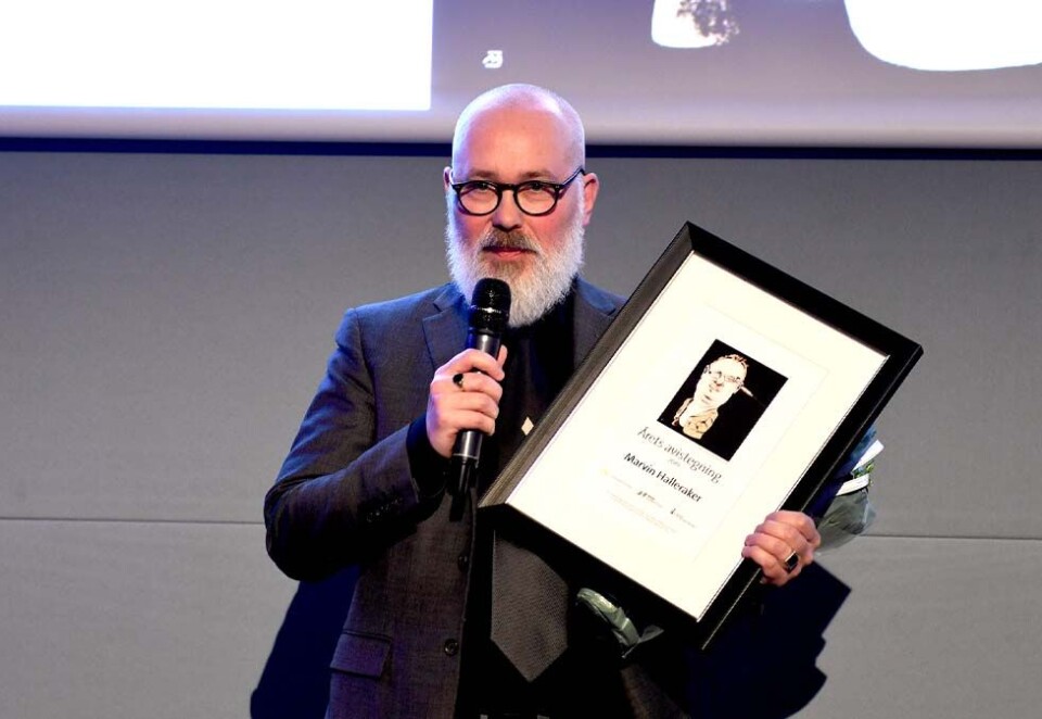 Mottok pris på NJ-landsmøtet: Marvin Halleraker (bildet) mottok prisen for Årets Avistegning under landsmøtet til Norsk Journalistlag (NJ). Foto: NJ