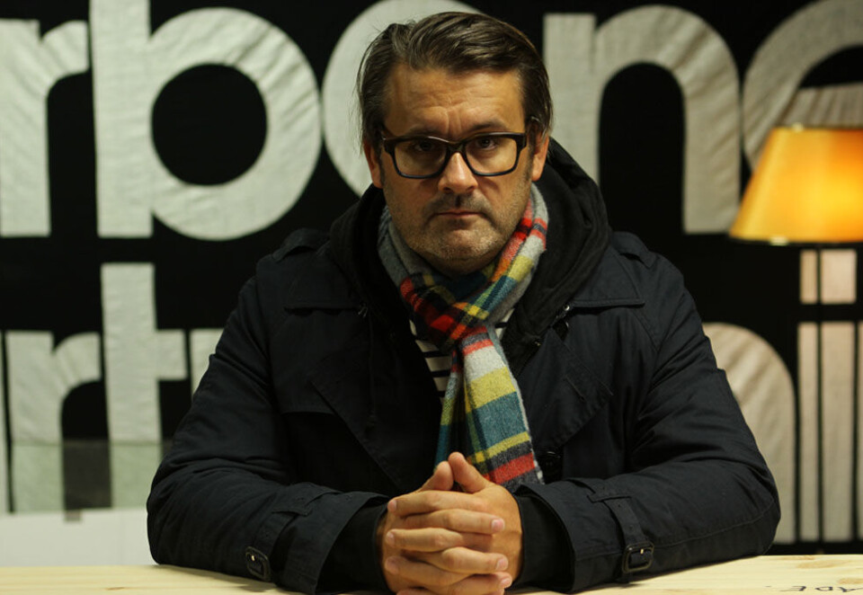 Fikk kritikk: NRKs Thomas Seltzer har havnet i verbal klinsj med Kari Jaquesson etter sitt pornostunt. - Mens de «folkelige» samfunnsdebattantene skal kunne gå til knallharde angrep, skal eliten opptre anstendig og vise hensyn, skriver Elisabeth Skarsbø Moen i Zynk. (Foto: Zynk)