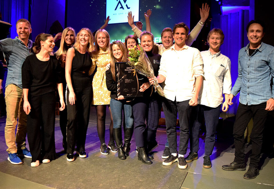 Årets Gullkorn-vinnere: We Are Live-gjengen var oppe på scenen fire ganger i løpet av Gullkorn-utdelingen. Her har de akkurat fått kveldens hovedpris. Foto: Dag Robert Je