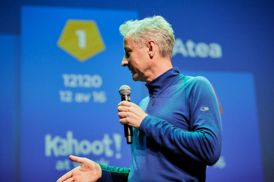 Styrket tro på TV: Bjørn Solvang i Foreningen Tenk TV på scenen under Den store annonsørdagen 2021. Foto: Helge Brekke.