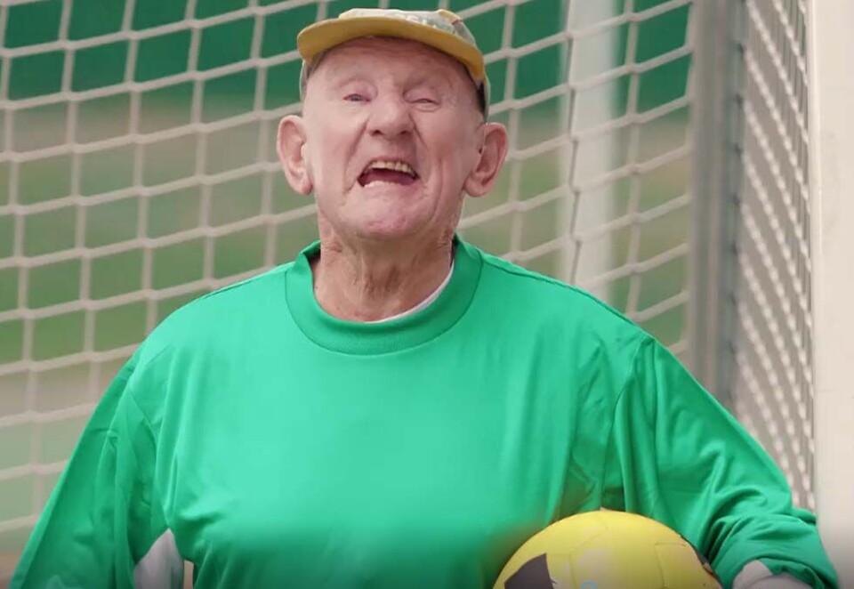 I mål: I den nye reklamefilmen fra Betsson er det skuespilleren Patrick Burke (bildet) som redder målforsøket fra John Arne Riise. Burke er også kjent som «Verdalingen» i Norsk Tippings reklamefilm «Verdal'n» i 1998.