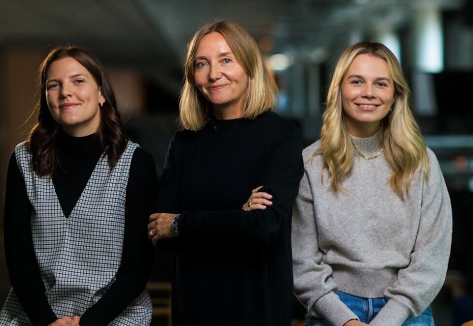 Nye i Trigger: Daglig leder i Trigger, Bente Kvam Kristoffersen, har hentet inn Marion Kristine Gustavsen og Sandra Helene Dvergastein til PR-byrået. Foto: Fredrik Myhre / Trigger