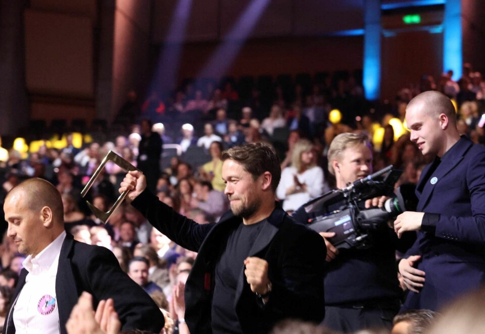 Dobbelt opp: Jabok Oftebro fikk pris for beste birolle i «Kids in Crime». Senere ble han med opp på scenen for å innkassere prisen for beste dramaserie. Foto: Eivor Eriksen