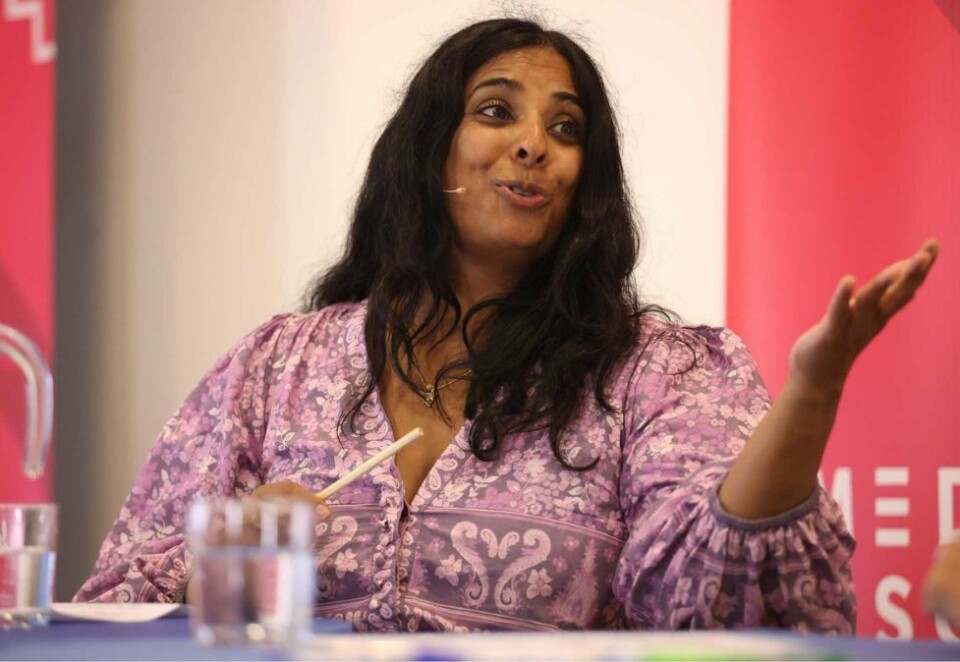Inviterer til dialog: Kulturminister Lubna Jaffery (Ap) holder tirsdag et nytt dialogmøte mellom norske medier, myndighetene og de store sosiale medieplattformene om desinformasjon. Her dra en tidligere anledning. Foto: Eivor Eriksen