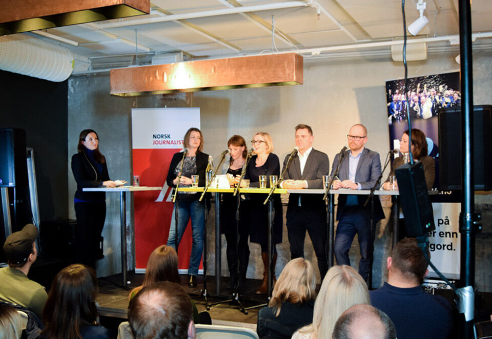 - Skal ta drittsakene: Tirsdag kveld tok mediebransjens et eget oppgjør med #Metoo-debatten på øl-puben Brygg i Oslo sentrum. - Vi skal ta drittsakene, lovet organisasjons- og kommunikasjonsdirektør i TV 2, Sarah Willand (helt til venstre), til de fremmøtte. Foto: Tobias Fredø.