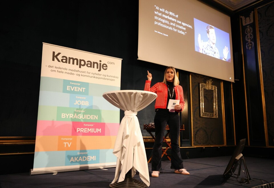 - Overdrevet: OpenAIs Sam Altman, mener at kunstig intelligens vil ta over 95 prosent av markedsarbeidet som utføres av byråer, strateger og kreatører i dag. EY-rådgiverne Ida Aspaas Karlsen og Tove Botnen mener det er et overdrevet tall. Foto: Eivor Eriksen Foto: Eivor Eriksen