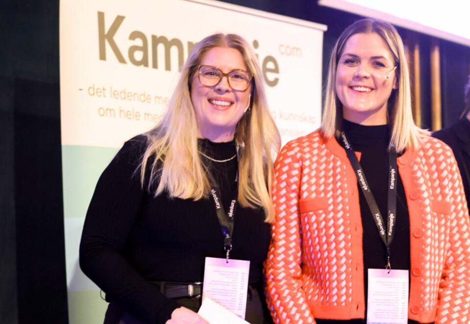 På Merkevaredagen: Ida Aspaas Karlsen og Tove Botnen fra EY, sto på scenen under Kampanjes konferanse Merkevaredagen og delte sine beste tips for å ta i bruk KI i markedsføring. Foto: Eivor Eriksen.