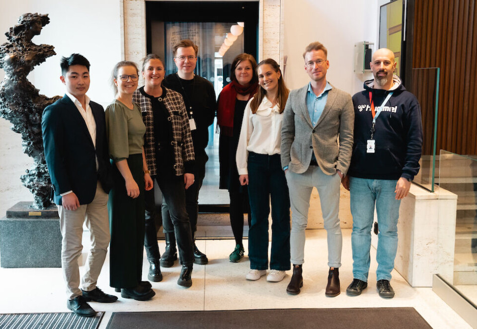 Nytt samarbeid: Personer fra venstre til høyre: Nikolai Håland (Fullstakk), Kathrine Karlsen (Fullstakk), Eline Louise Liland Pedersen (Fullstakk), John-Halvdan Olsen-Halvorsen (Ofo), Lise Kihle (Ofo), Helene Lambrechts Kværner (Ofo), Sindre Ræder (Ofo), David Sitkin Røsler (Ofo). Foto: Fullstakk