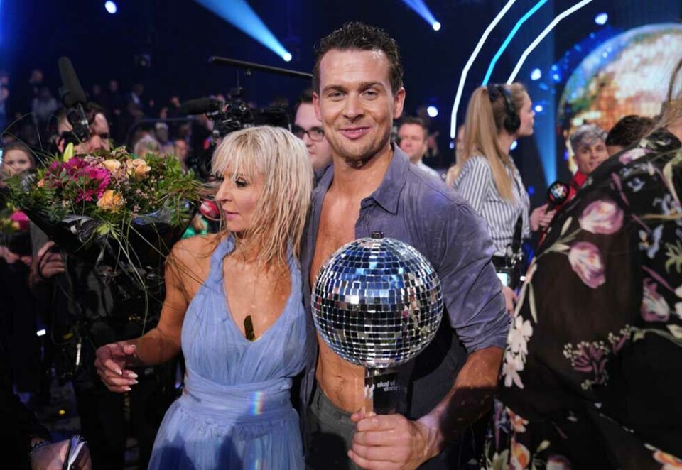 Best på dansegulvet: Nadya Khamitskaya og reklamerådgiver Aleksander Hetland var best på dansegulvet og ble årets vinnere av Skal vi danse. Foto: Espen Solli / TV 2