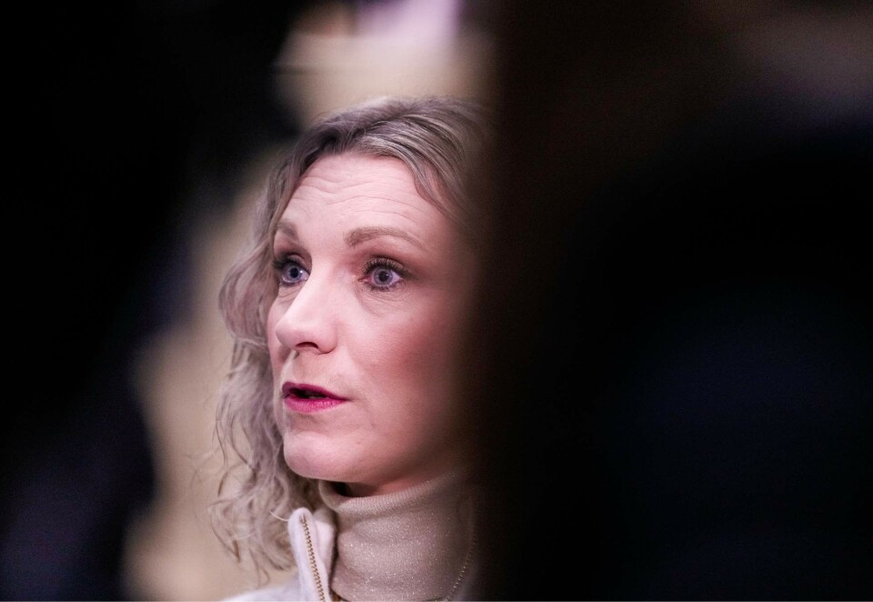 Varsler ny lov: Digitalminister Karianne Tung (Ap) forsikrer Venstre-politiker Alfred Jens Bjørlo om at de jobber så raskt de kan for å tøyle teknologi-gigantene. Foto: Javad Parsa/NTB