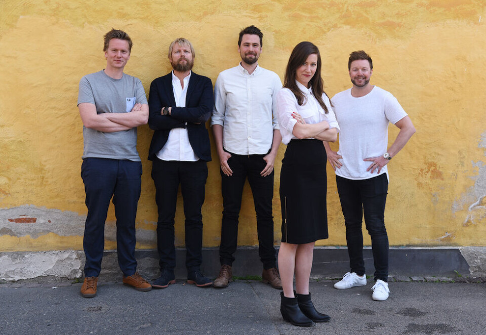Blir ny sjef: Kristiane Roe Hammer (nummer to fra høyre) blir ny daglig leder i innholdsmarkedsføringsselskapet Newslab. Her med (fra venstre) Joakim Torkildsen, Lars Eide, Snorre Bryne og Even Aas-Eng.