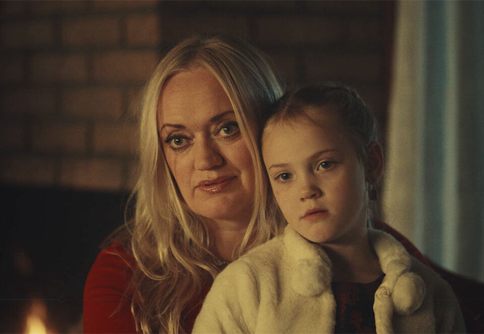Går galt: Mye kan gå galt når du fråtser i filmer og tv-serier, og spesielt i jula. Det er budskapet i den nye filmen fra TV 2 Sumo. Se den nederst i saken.