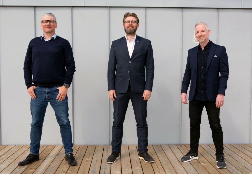 Ansetter under koronakrisen: Fra venstre: Kreativ leder og partner Thomas Anfinsen, nyansatte Kristian Ruud og daglig leder og partner Espen Erfjell i Play reklamebyrå.
