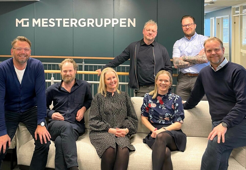 Forsvarer kunden: NXT sikrer seg en større del av oppdraget når de går seirende ut av reklamebyråkonkurransen til Byggtorget. Foran fra venstre: Erik Johnsen, NXT, Erik Heisholt, Heisholt Inc, Tanja Schøien, NXT, Christin Axelsen, Byggtorget, og Glenn Lunde, Byggtorget, Bak fra venstre; Glenn Myklebust, NXT, og Jørn Brekke, NXT.
