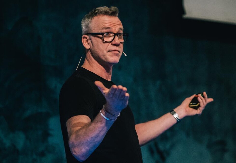 Synlig på scenen: Petter Gulli har vært en sentral del av norsk reklamebransje de siste årene og svært synlig som foredragsholder som her på Kampanjes Merkevaredagen. Nå starter han opp for seg selv. - Jeg skal definitivt bruke all min marketing- og kommunikasjonskompetanse fremover, sier han. Foto: Christoffer Krook.