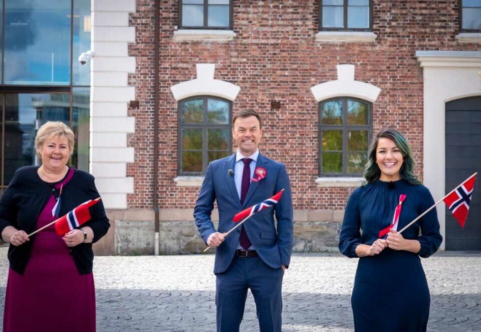 Hurrastemning: Det er hurrastemning i NRK etter å ha sett markedsandelene for april og mai. Her programleder Ole Rolfsrud og Selda Ekiz Erna Solberg,