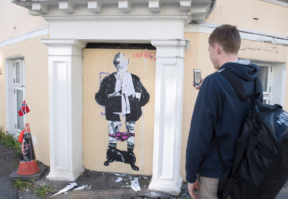 På veggen: Kulturminister Trine Skei Grande (V) er blitt malt på veggen i Fosswinckelsgate i Bergen. Foto: Marit Hommedal/NTB Scanpix.