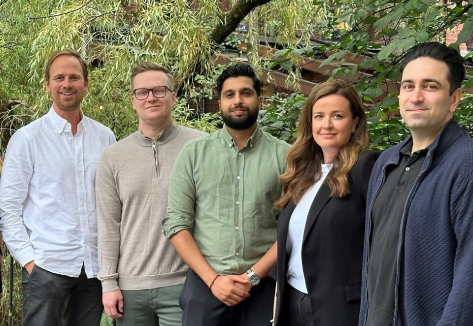 Styrker laget: Fra venstre: Daglig leder i Nettrafikk Lasse Torstensson, kan se tilbake på et positivt 2023, og utvider derfor staben med Julian Thorsen, Hashir Ahmed, Julie Langseth og Hotan Nejad. Foto: Moddgruppen