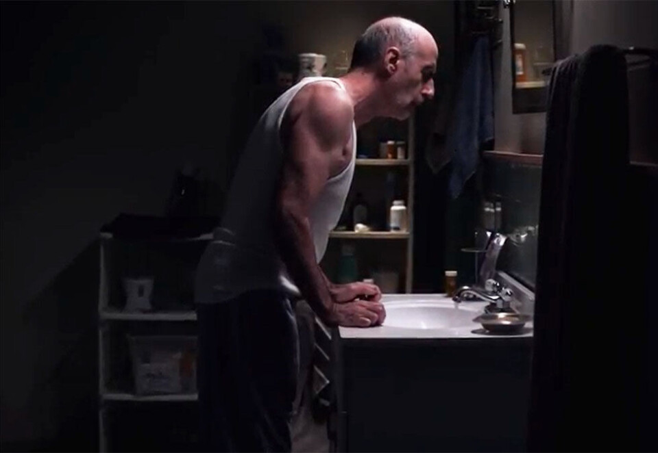 I Helsedirektoratets nye kampanjefilm er målet å opplyse om hvor farlig det er å røyke. Foto: Skjermdump