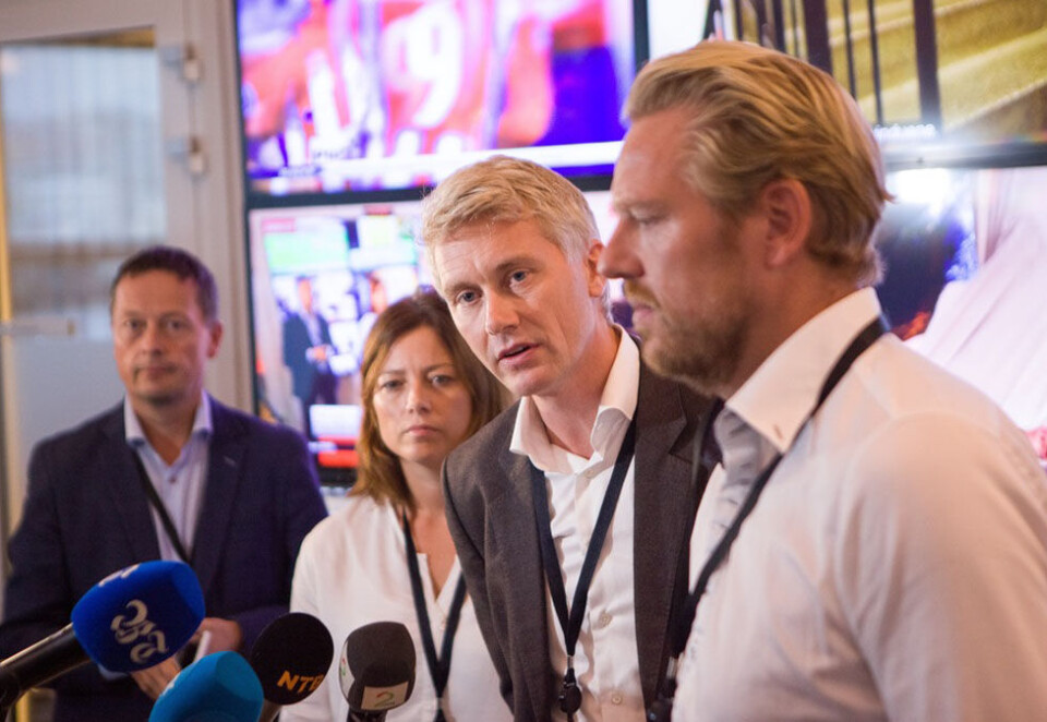 Eneste kvinne: Sarah Willand er i dag eneste kvinne i TV 2-ledelsen. Her Willand sammen med TV 2-sjef Olav Sandnes og Jan Ove Årsæther på den store pressekonferansen i Bergen for snaue to uker siden. Foto: Emil Weatherhead Breistein/NTB Scanpix.