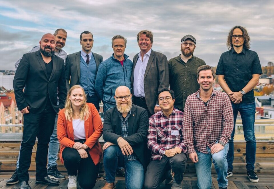 Dinamo og Dice-gjengen samlet: Sittende fra venstre: Marthe Vittor, Fred Manskow Nymoen, Reginald Ramirez, Marius Gratte. Stående fra venstre: Christian Westberg Thoresen, Ronny Boysen, Adrian Storm Aasen, Morten Rønseth, Bjørn Tore Stig, Anders Nor Berle, Willy Bergsnov. Foto: Dinamo.