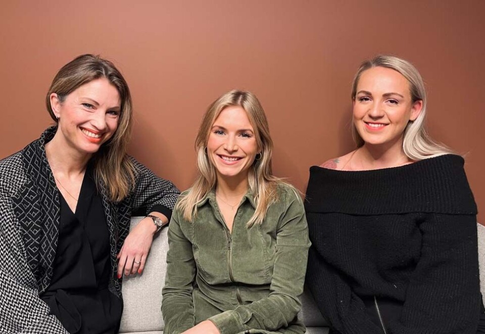 Klar for PR-byrå: PR- og kommunikasjonsbyrået Sannum & Bergestuen henter sosiale medier-stjernen til DNB. - Akkurat den vi ville ha med på laget, sier Eva Sannum. Her sammen med nyansatte Kornelia Minsaas (i midten) og Frida Marie Grande som begynte i byrået tidligere i år.