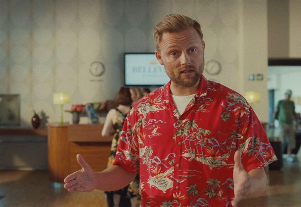 Nytt slagord: «Rimelig smart» er det nye slagordet til OneCall, som fikk møtte mye motstand da de hevdet at de var «Like bra – bare billigere». Det forrige slagordet ble senere endret til «Like bra – bare billig». Bildet er hentet fra den nye reklamefilmen til OneCall.