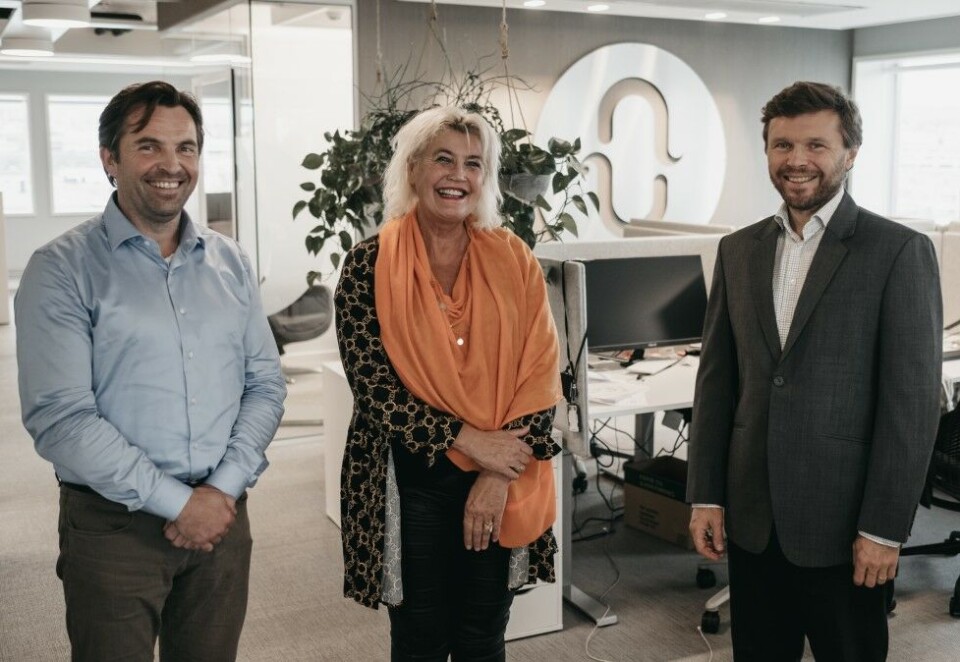 Til Nucleus: PR-byrået Nucleus har vunnet Kystverket som kunde. Her seniorrådgiver og kundeansvarlig Georg Huus, direktør for stab for kommunikasjons og samfunnskontakt, Solveig Moe Frøland i Kystverket og byråleder Axel Revheim.