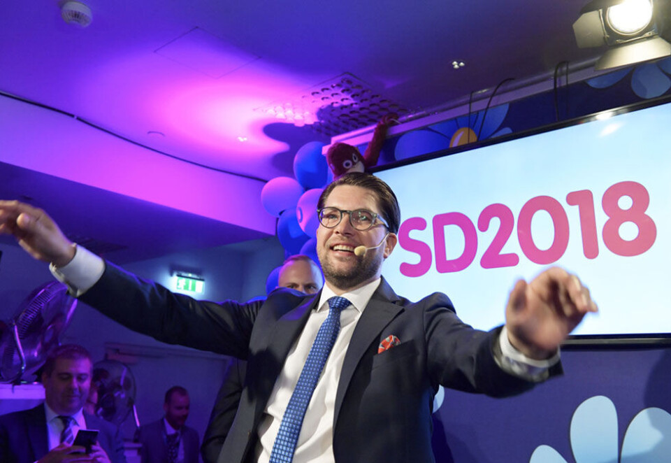 Usikkert utfall: Lederen for Sverigedemokraterna, Jimmie Åkesson, utropte partiet sitt til valgvinner søndag kveld. Det er fortsatt høyst usikkert hvilken regjering Sverige får etter valget. Foto: Anders Wiklund/TT.