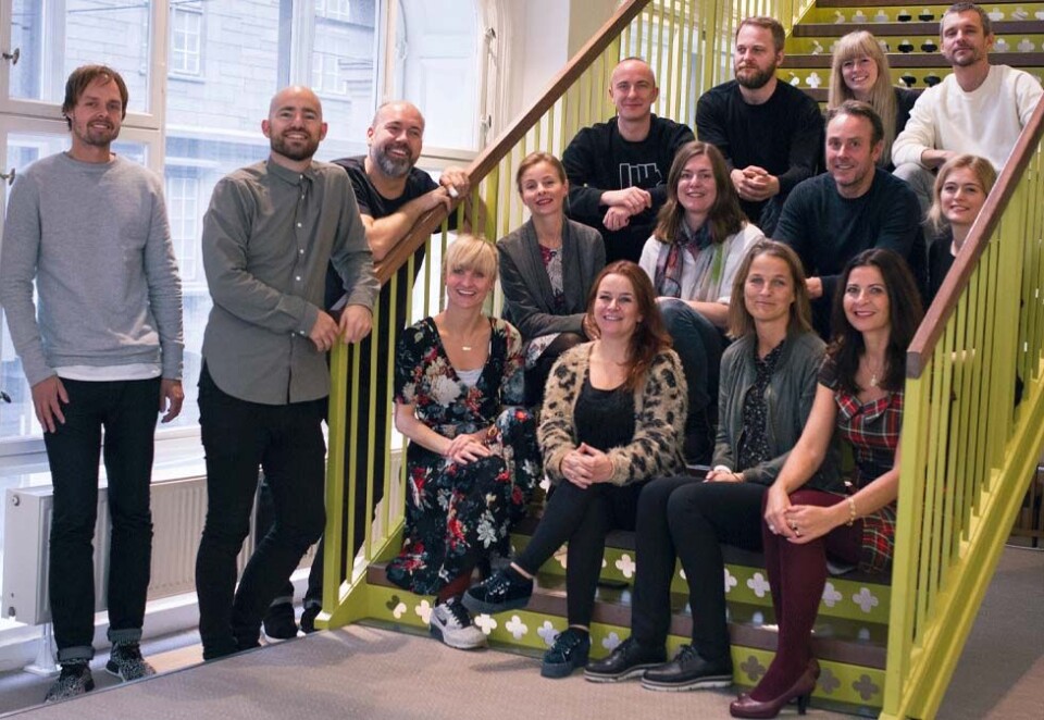 Nytt Ruter-kollektiv: Fra venstre: Eirik Stensrud, Torstein Drogseth, Kristian Kristiansen (alle SMFB). Første rad: Lisa Steen (Ruter), Stine Langehaug (SMFB), Vibeke Skar (Ruter)Diana Jandl von Hall (SMFB). Andre rad: Annika Mørch Asté, Yvonne Waage (begge Ruter), Lasse Polmar (SMFB), Siri Brathagen Hellenes (Ruter) Tredje rad: Thomas Askim, Hans Martin Rønneseth, Kaja Gilje Sekse, André Koot (alle SMFB)Foto: SMFB