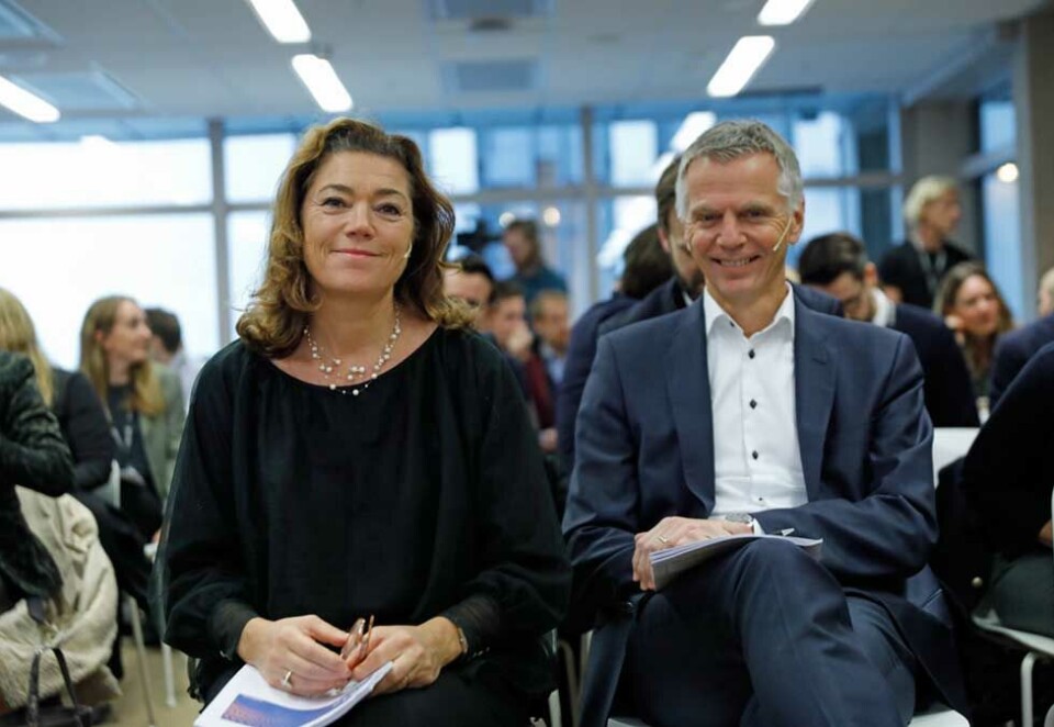 Solide lønnspakker: Konsernsjef i Schibsted Kristin Skogen Lund og finansdirektør Ragnar Kårhus har til salt på maten etter å ha dratt inn solide lønnspakker på henholdsvis 17,1 og 7,3 millioner kroner i fjor. Her de to under en presentasjon selskapets resultater for en tid tilbake. Foto: Ole Berg-Rusten / NTB