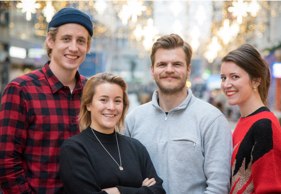 Nytt video-team: På bildet ser du Newslabs nye in-house video-team med prosjektleder Julie Simonsen og videoprodusentene Jonas Lisether og Harald Spjelkavik, sammen med daglig leder Kristiane Roe Hammer. Foto: Newslab.