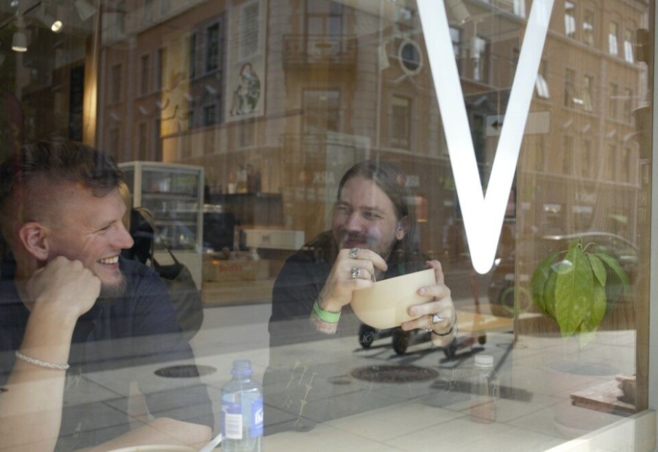 Turist nordfra i Oslo: - Skal jeg ned til Oslo, kommer det bare til å gå en vei, og det er rett til helvette, sier den hjemmekjære nordlendingen Landa (til venstre). Mot slutten av sitt Oslo-opphold virker han imidlertid å være overbevist om at Oslo ikke er så ille. Foto: VisitOslo