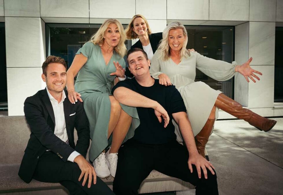 På DNA-jakt: DNBs marketingteam med Aina Lemoen Lunde, Pia Svärd og Mette Olsen sammen med Kristian Stensheim Blixhavn og Eirik Landsend Henriksen er klare med en ny stor kampanje. Foto: Stig Fiksdal.