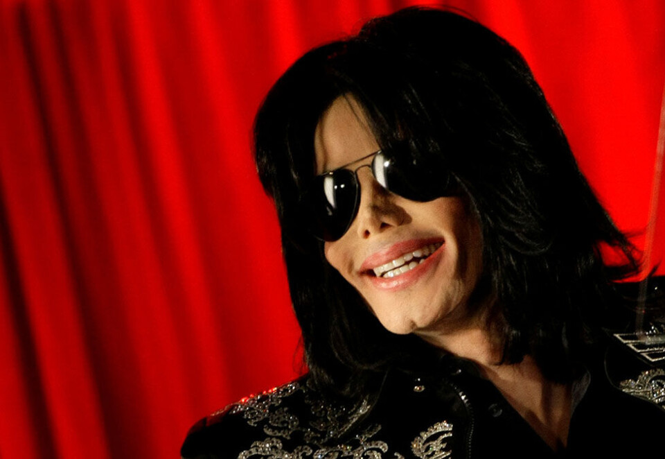 Fjernet fra spilleliste: Den avdøde popstjernen Michael Jackson blir i en ny dokumentar fra HBO beskyldt for seksuelle overgrep mot barn. I NRK har redaksjonsledelsen bestemt at Jacksons musikk ikke skal spilles i to uker. Foto: NTB Scanpix.