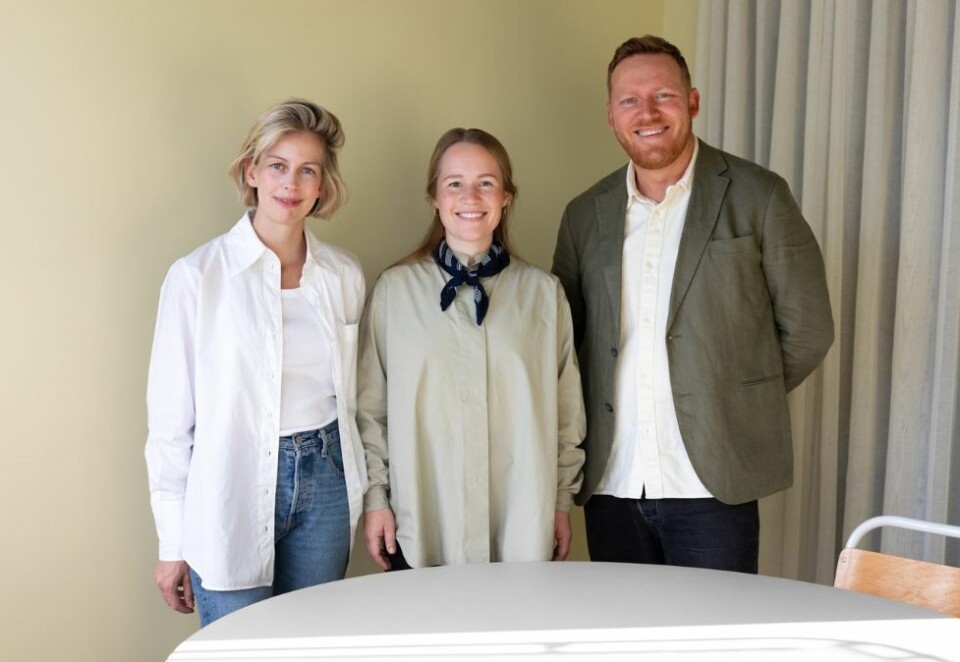 Ny leder på plass: Det er den tidligere Mos-gründeren Helena Egeland som skal lede Bureau videre. Vi ser grunnlegger og kreativ leder i Bureau, Maja Folgerø, den nye byrålederen Helena Egeland og grunnlegger og kreativ rådgiver Snorre Martinsen. Foto: Julianne Leikanger