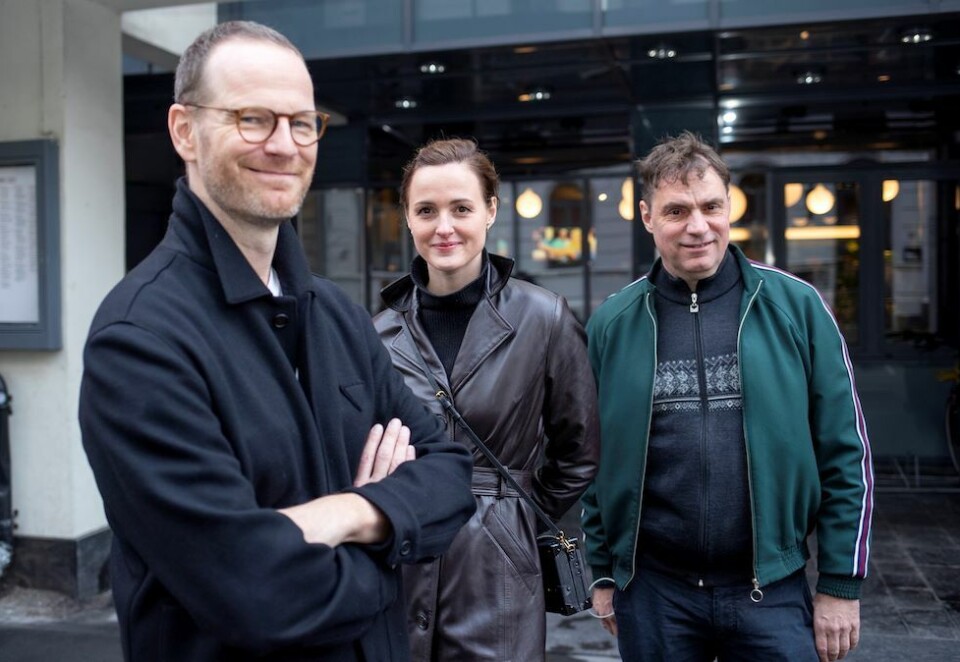 Kan vinne Oscar: «Verdens verste menneske» er nominert i to Oscar-kategorier. Her er regissør Joachim Trier (til venstre) med skuespiller Renate Reinsve og produsent Thomas Robsahm under offentliggjøringen i Filmens Hus mandag. Foto: Javad Parsa/NTB