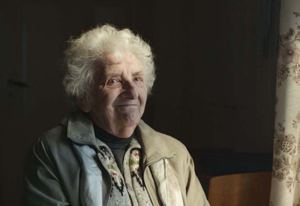 Skurr på linjen: Bestemor finner ikke ut av DAB, men får høre yndlingsmusikken likevel.