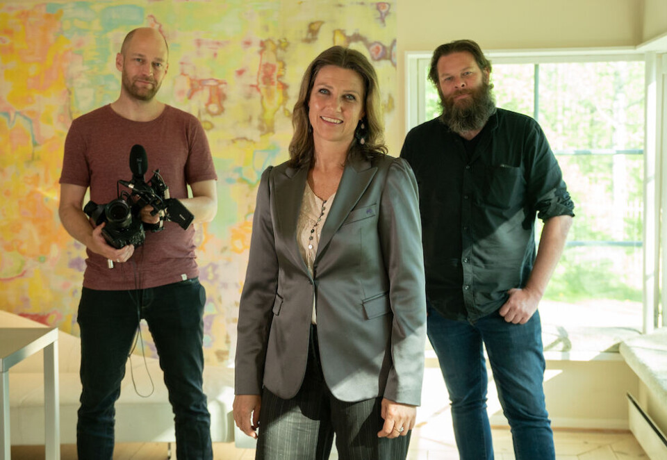 Åpner opp: Märtha Louise sammen med fotograf Sindre Sandemo (t.v.) og kreativ produsent Geir Kreken. Foto: TV 2