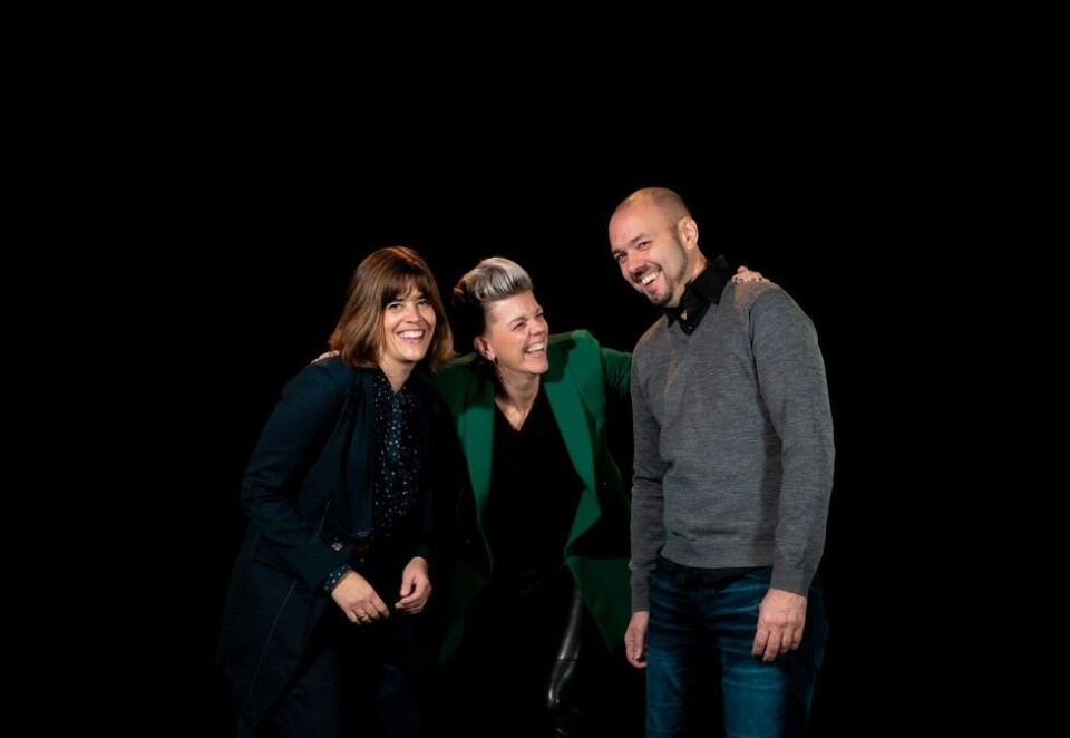 Styrker teamet: Rebecca Nedregotten Strand (t.v), Linn Mevold og Espen Vik Morild satser videre på kommsersielt innhold for kundene. Foto: Apriil.