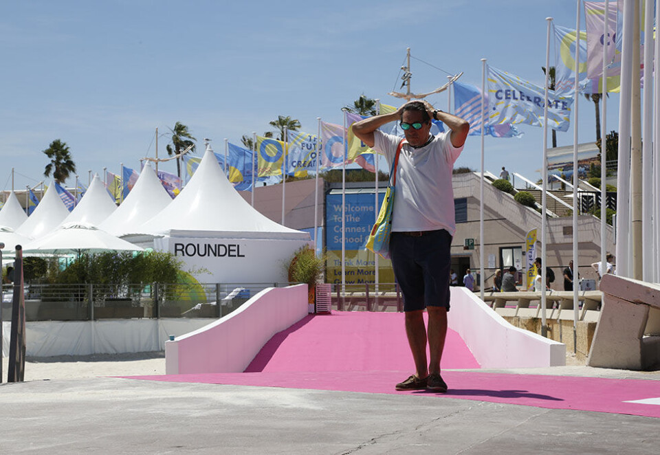 Festen er over: Én uke i året tar den internasjonale reklamebransjen over La Croisette-promenaden i Cannes i Frankrike. I år er festen avlyst som følge av koronaviruset. Foto: Eivor Eriksen