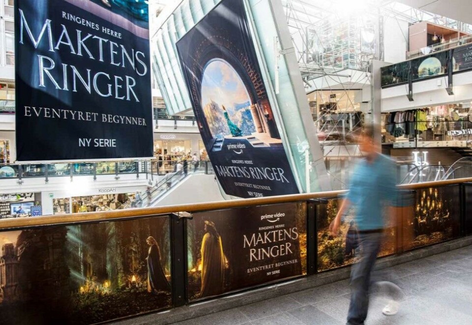 Heftig markedsføring: Amazons strømmetjeneste Prime Video markedsfører seg heftig for tiden, men TV 2s inntektssjef Glenn Engebregtsen er ikke enig med Kampanje-redaktøren om at dragene og orkene til HBO Max og Prime er i ferd med å sluke den norske TV-høsten. - Kommunikasjonen har nok virket litt for godt hos redaktøren, skriver Engebregtsen. Foto: JCDecaux.