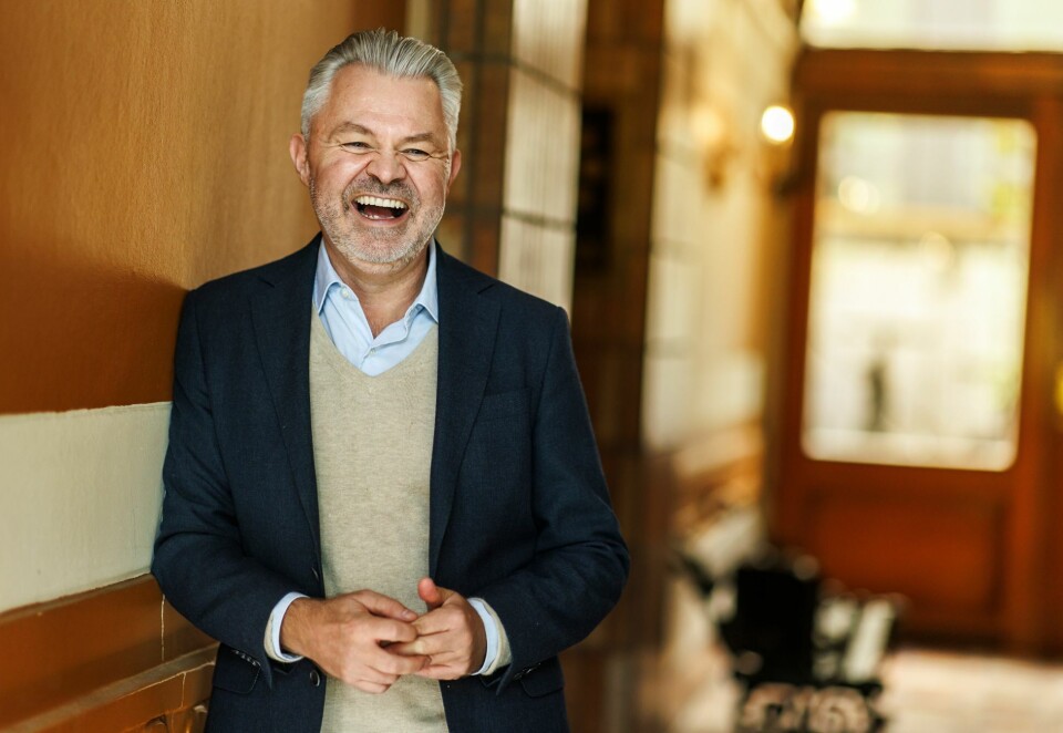 Latterlig god lansering: Øystein Bonvik tøyser med sine egne middelmådige lederegenskaper i nyutgitt bok, noe som har skapt både overskrifter og debatt denne høsten. Foto: Kilian Munch